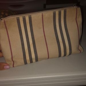 💯 Authentic Burberry make up bag